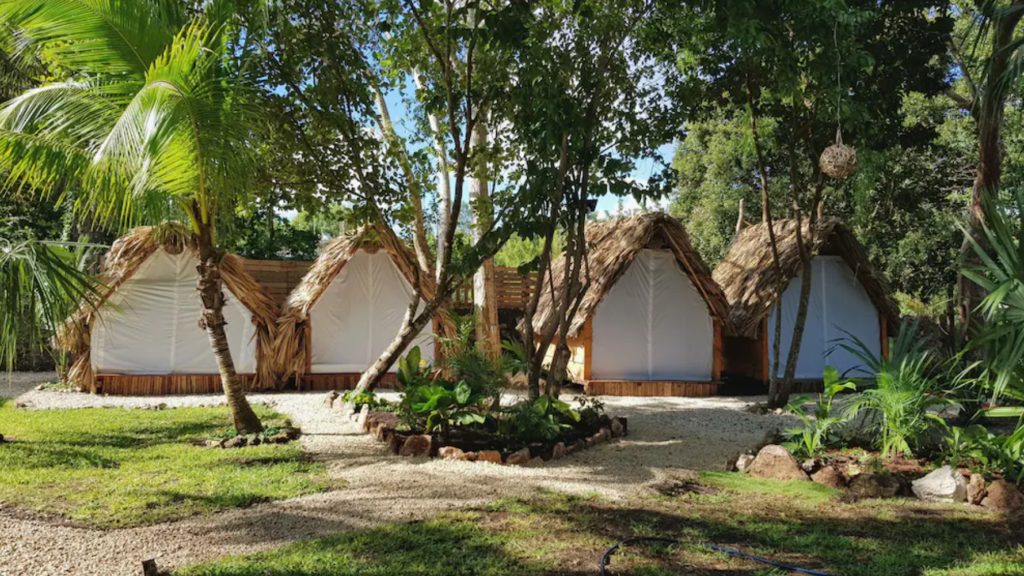 5 lugares de Glamping en Bacalar Hiking México